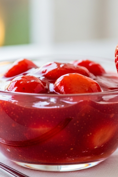 Sweet Delight: Crafting the Perfect Strawberry Sauce for Sundaes