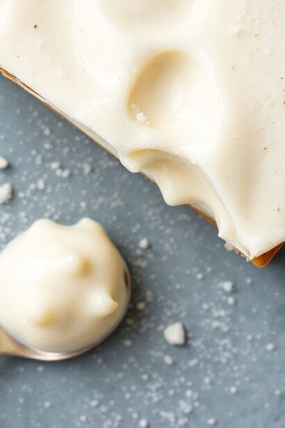 رحلة لا تُنسى لاكتشاف الحلوى من الحليب المتخثّر الطازج، بمذاق غني.