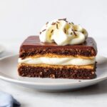 No-bake éclair cake layered with chocolate cream and graham crackers, ready to serve.