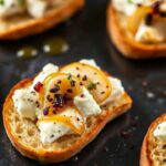 شرائح باستا آسيوية مع جرجونزولا وعسل على خبز محمص، حلوة ولذيذة