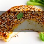 شريحة قرنبيط مشوية “إضافية” بتتبيلة كل شيء على شكل باغل مع طعم غني