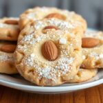 حلوى Acıbadem Kurabiyesi التركية بلوزة اللوز المرة، لقمة حلوة مغطاة بالسكر.