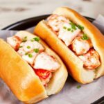 زبدة محمصة ولحم جراد بحر على رولين: كونكتيكت كلاسيك وماين، في 30 دقيقة، فوكلور.