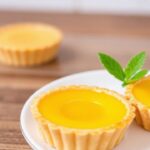 قطعة تارت كاسترد جوز الهند الحلوة، عرض شهّي لذة الكوينديم التي لا تُقاوم في المدونة
