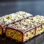 بار شوكولاتة فستق وكعكة كاتايفي دبي المقرمشة، أجواء الفايرال التي لا تُقاوَم