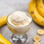 قوام آيس كريم موز صحي ناعم بنكهة “nice cream” كريميّة ولذيذة.