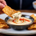 رَانغون سلطعون ساخن وكريمي مع شرائح بطاطس، الغمس اللذيذ—Dip into Delight